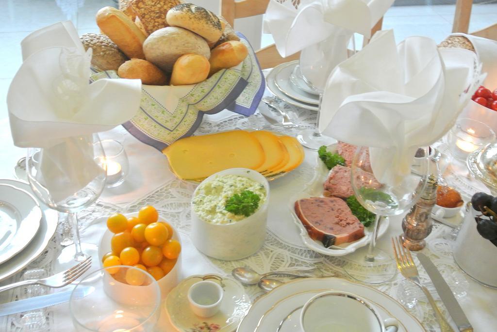 أوستيند B&B Azee المظهر الخارجي الصورة