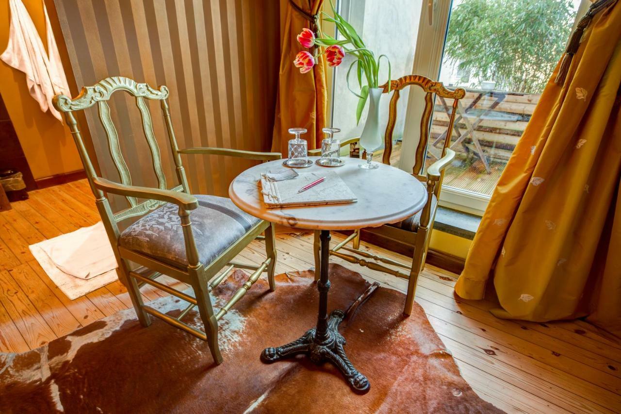 أوستيند B&B Azee الغرفة الصورة